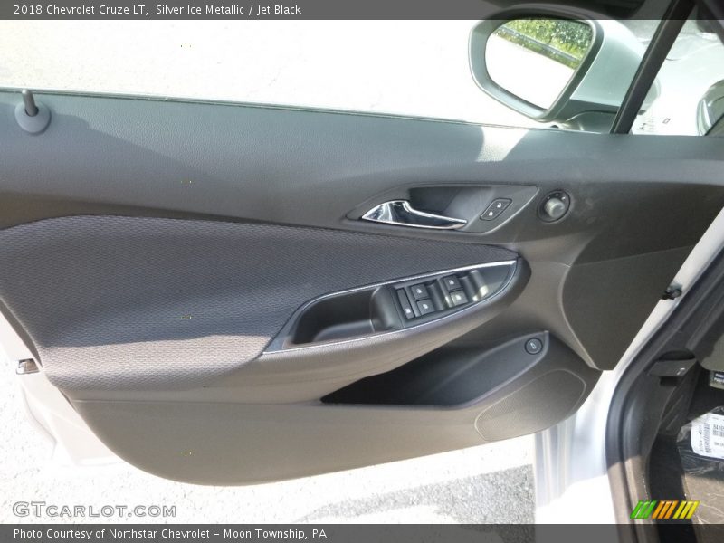Silver Ice Metallic / Jet Black 2018 Chevrolet Cruze LT