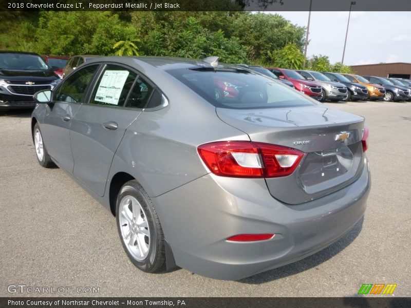 Pepperdust Metallic / Jet Black 2018 Chevrolet Cruze LT