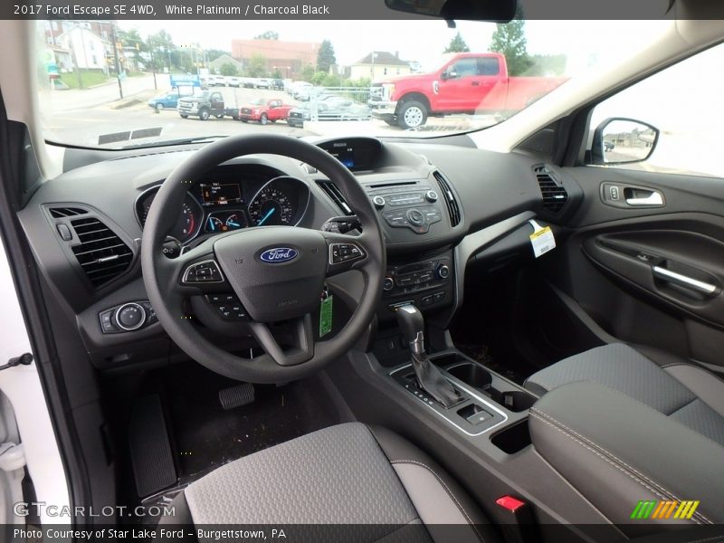 White Platinum / Charcoal Black 2017 Ford Escape SE 4WD