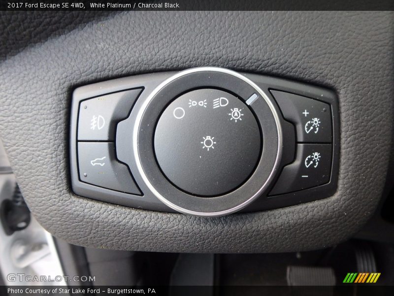 White Platinum / Charcoal Black 2017 Ford Escape SE 4WD