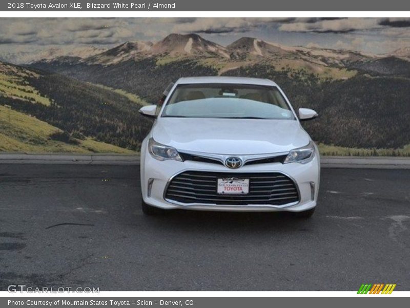 Blizzard White Pearl / Almond 2018 Toyota Avalon XLE