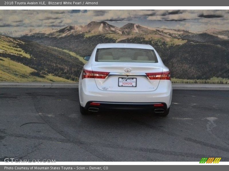 Blizzard White Pearl / Almond 2018 Toyota Avalon XLE
