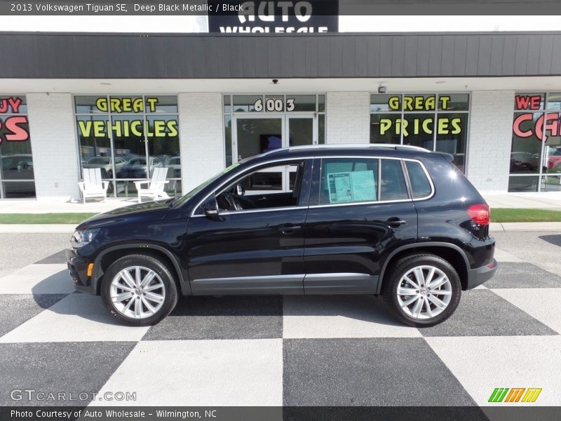 Deep Black Metallic / Black 2013 Volkswagen Tiguan SE