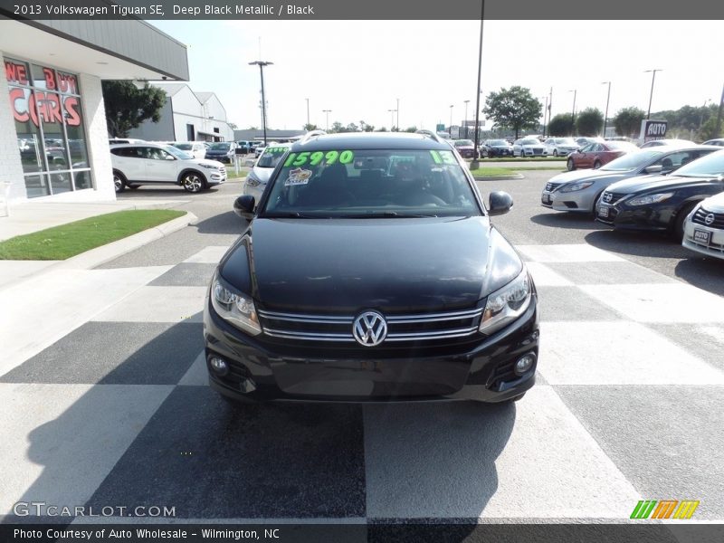 Deep Black Metallic / Black 2013 Volkswagen Tiguan SE
