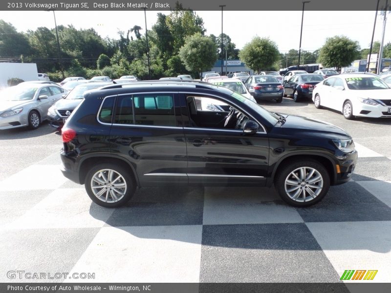 Deep Black Metallic / Black 2013 Volkswagen Tiguan SE