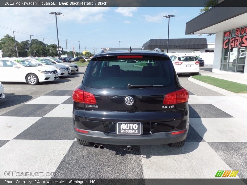 Deep Black Metallic / Black 2013 Volkswagen Tiguan SE