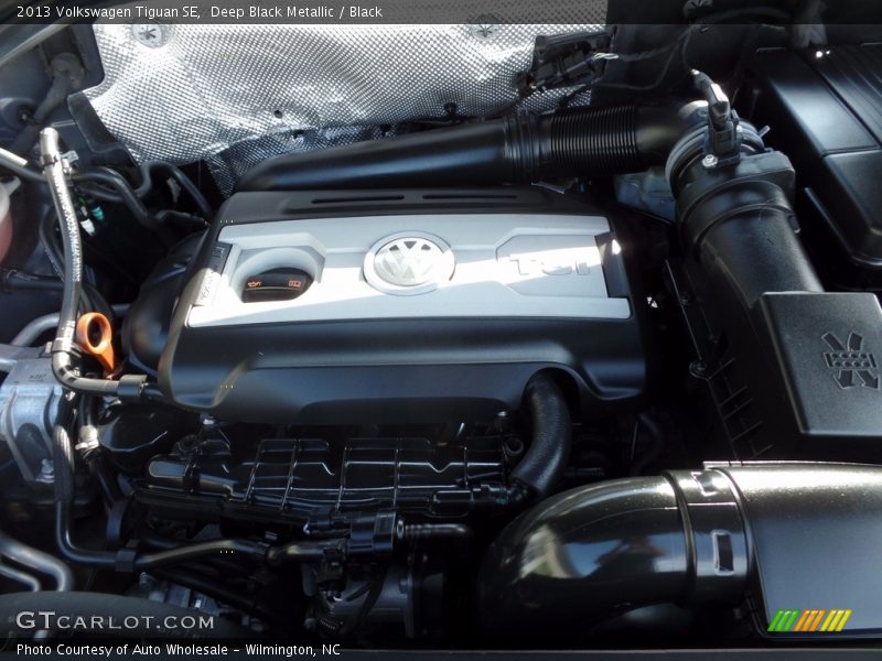 Deep Black Metallic / Black 2013 Volkswagen Tiguan SE