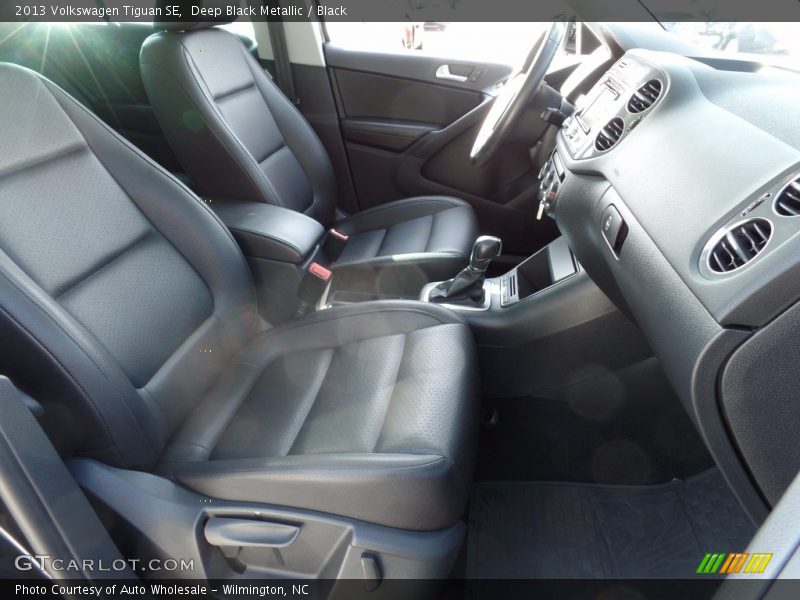 Deep Black Metallic / Black 2013 Volkswagen Tiguan SE