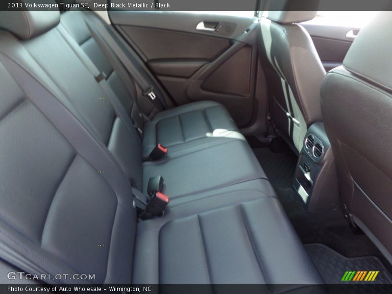 Deep Black Metallic / Black 2013 Volkswagen Tiguan SE