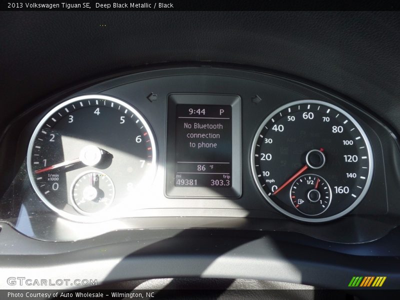 Deep Black Metallic / Black 2013 Volkswagen Tiguan SE