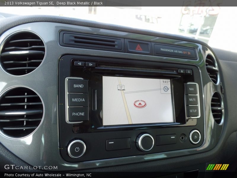 Deep Black Metallic / Black 2013 Volkswagen Tiguan SE