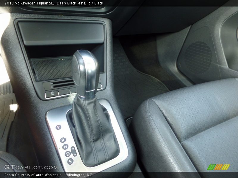 Deep Black Metallic / Black 2013 Volkswagen Tiguan SE