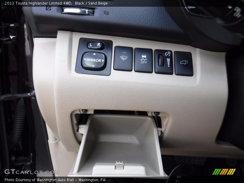Black / Sand Beige 2013 Toyota Highlander Limited 4WD