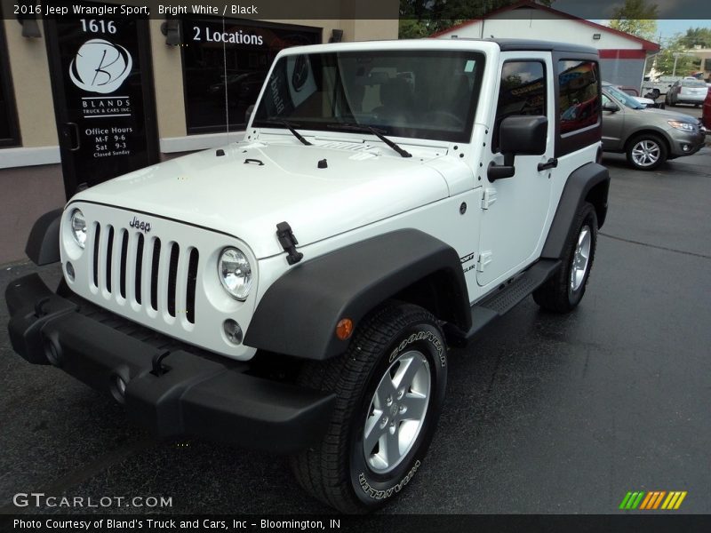 Bright White / Black 2016 Jeep Wrangler Sport