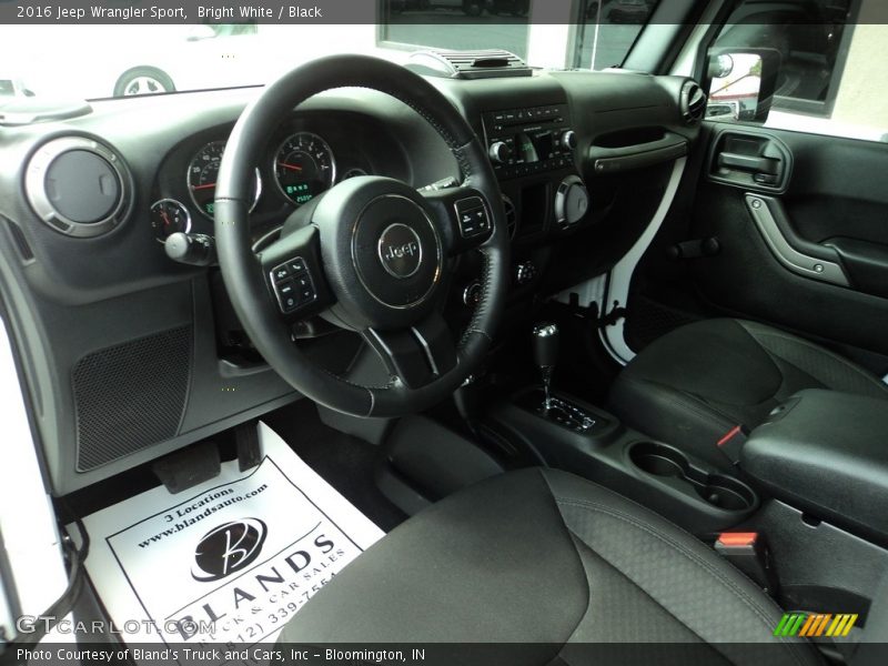 Bright White / Black 2016 Jeep Wrangler Sport