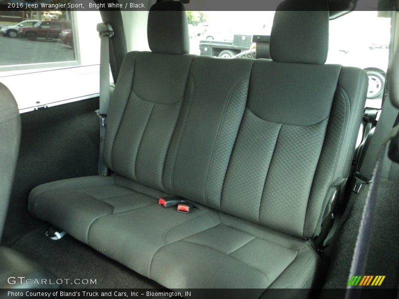 Bright White / Black 2016 Jeep Wrangler Sport
