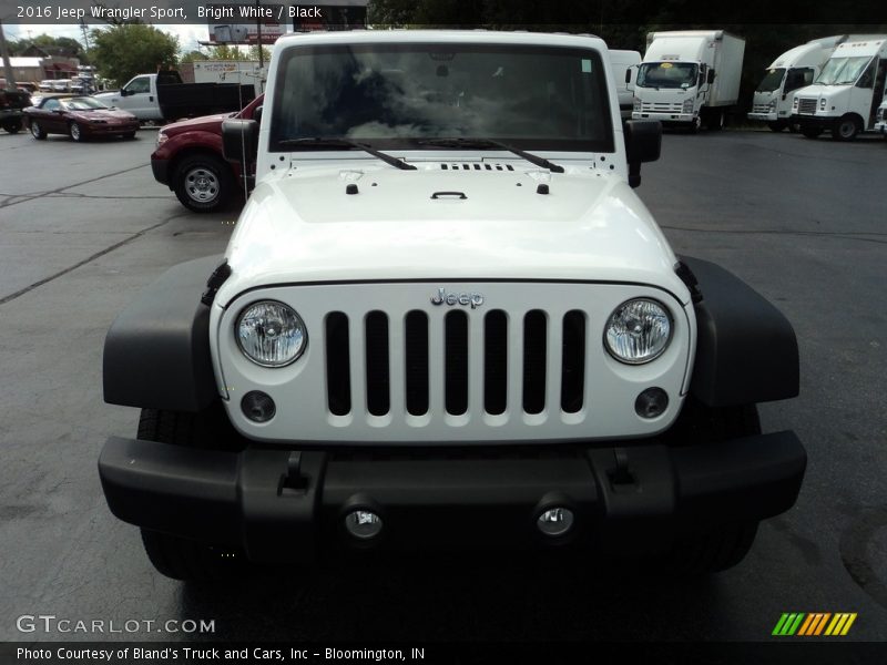 Bright White / Black 2016 Jeep Wrangler Sport