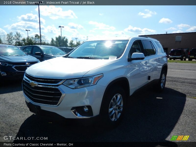 Iridescent Pearl Tricoat / Jet Black 2018 Chevrolet Traverse LT