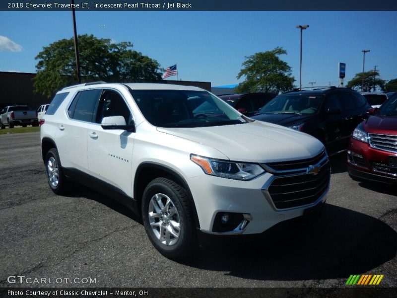 Iridescent Pearl Tricoat / Jet Black 2018 Chevrolet Traverse LT