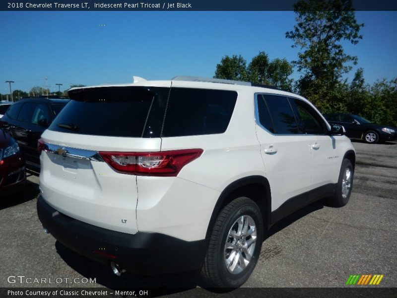 Iridescent Pearl Tricoat / Jet Black 2018 Chevrolet Traverse LT