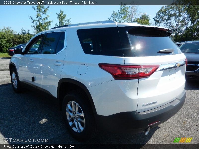 Iridescent Pearl Tricoat / Jet Black 2018 Chevrolet Traverse LT