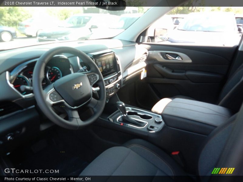 Iridescent Pearl Tricoat / Jet Black 2018 Chevrolet Traverse LT
