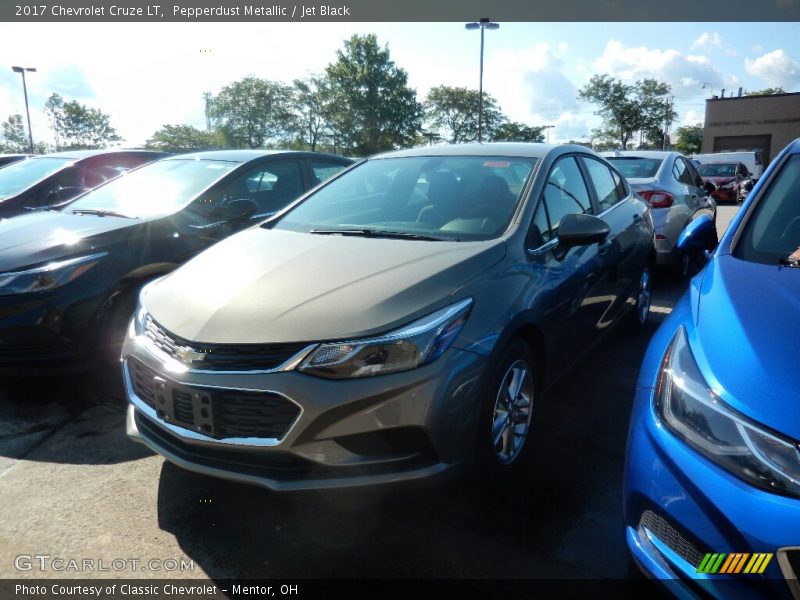 Pepperdust Metallic / Jet Black 2017 Chevrolet Cruze LT