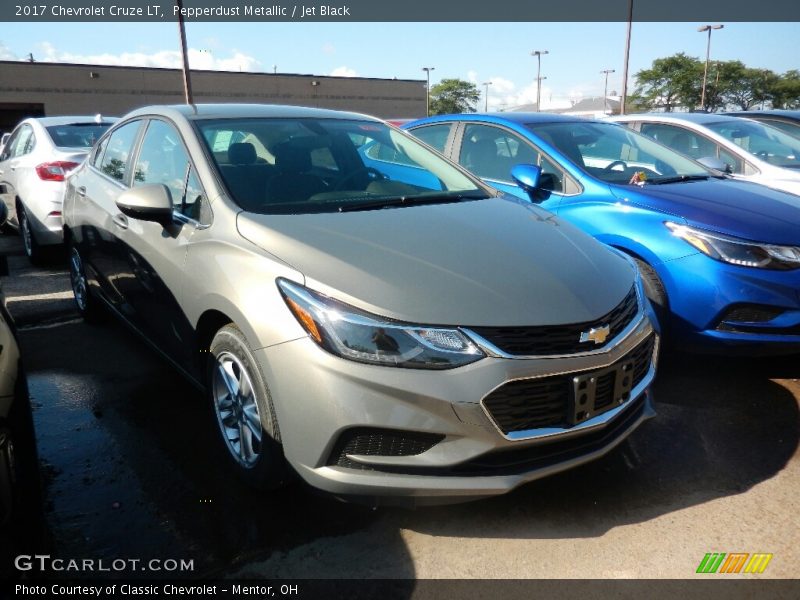 Pepperdust Metallic / Jet Black 2017 Chevrolet Cruze LT