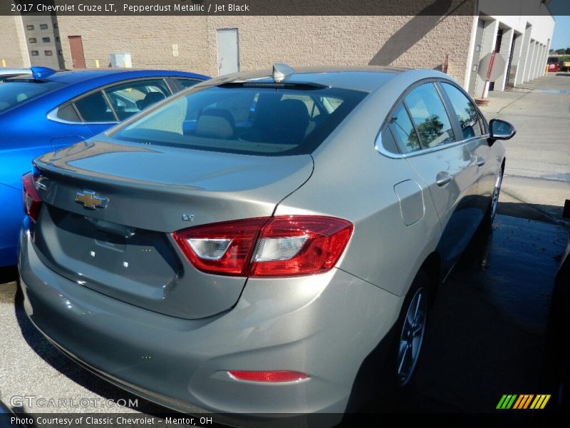 Pepperdust Metallic / Jet Black 2017 Chevrolet Cruze LT