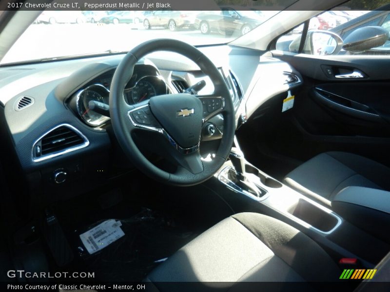 Pepperdust Metallic / Jet Black 2017 Chevrolet Cruze LT