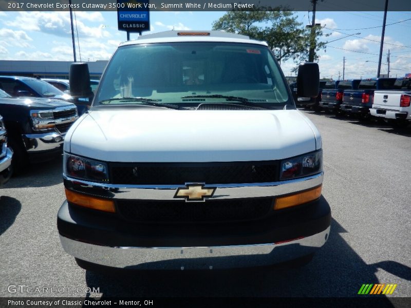 Summit White / Medium Pewter 2017 Chevrolet Express Cutaway 3500 Work Van
