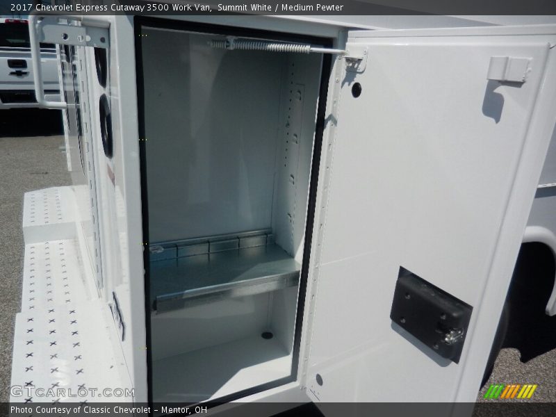 Summit White / Medium Pewter 2017 Chevrolet Express Cutaway 3500 Work Van