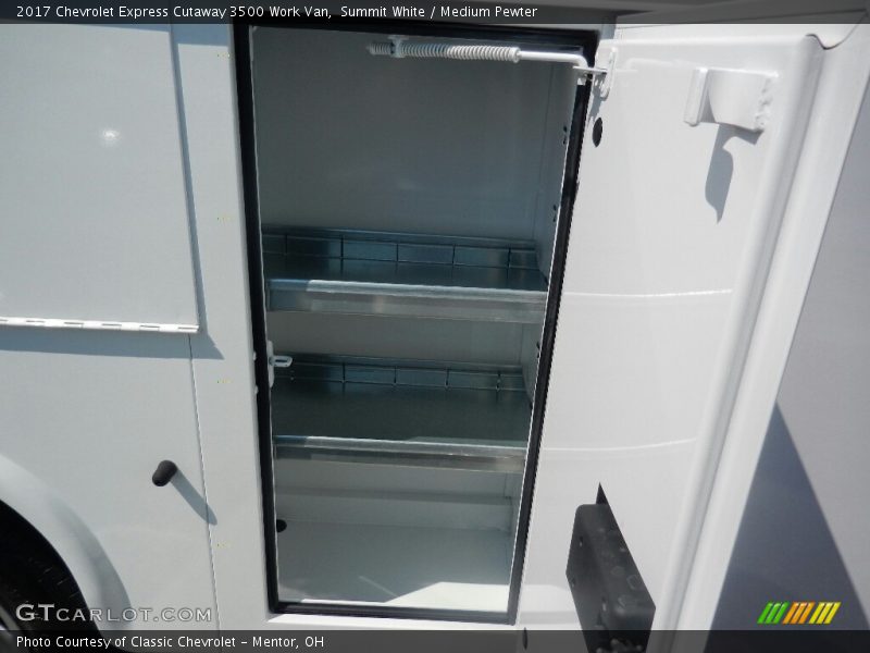 Summit White / Medium Pewter 2017 Chevrolet Express Cutaway 3500 Work Van