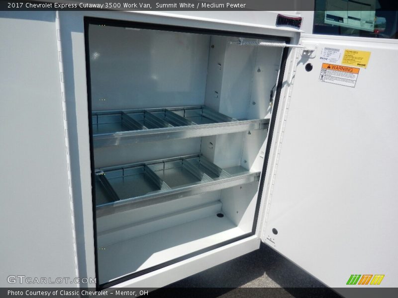 Summit White / Medium Pewter 2017 Chevrolet Express Cutaway 3500 Work Van