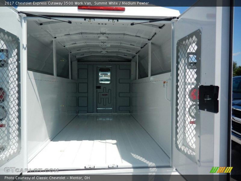 Summit White / Medium Pewter 2017 Chevrolet Express Cutaway 3500 Work Van