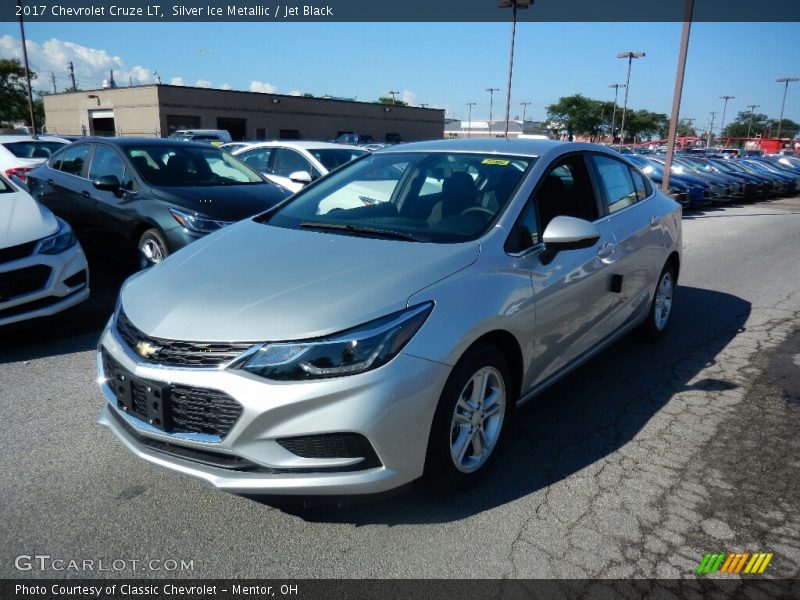 Silver Ice Metallic / Jet Black 2017 Chevrolet Cruze LT