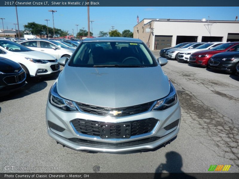 Silver Ice Metallic / Jet Black 2017 Chevrolet Cruze LT