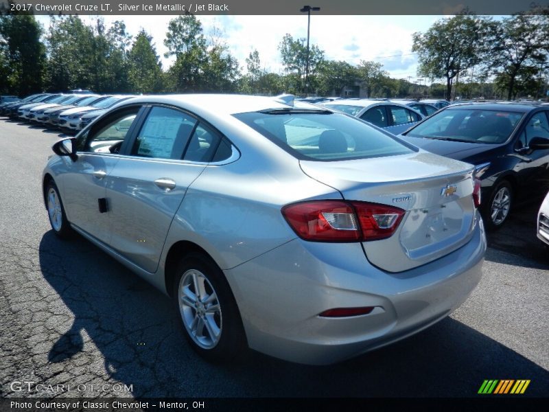 Silver Ice Metallic / Jet Black 2017 Chevrolet Cruze LT