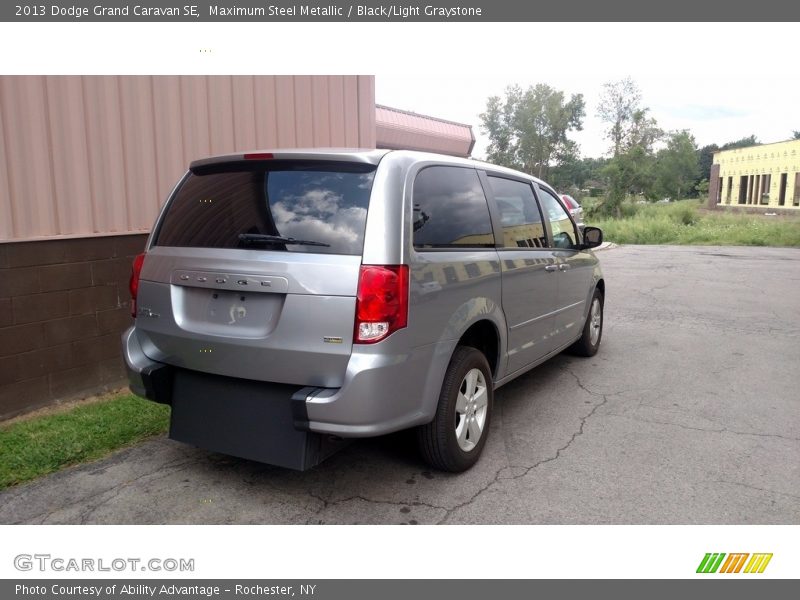 Maximum Steel Metallic / Black/Light Graystone 2013 Dodge Grand Caravan SE