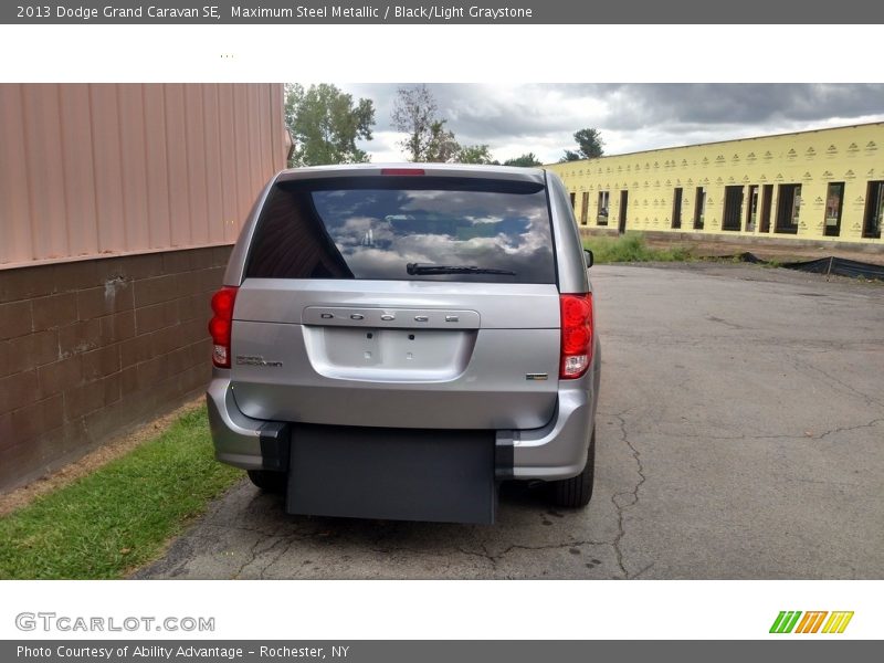Maximum Steel Metallic / Black/Light Graystone 2013 Dodge Grand Caravan SE