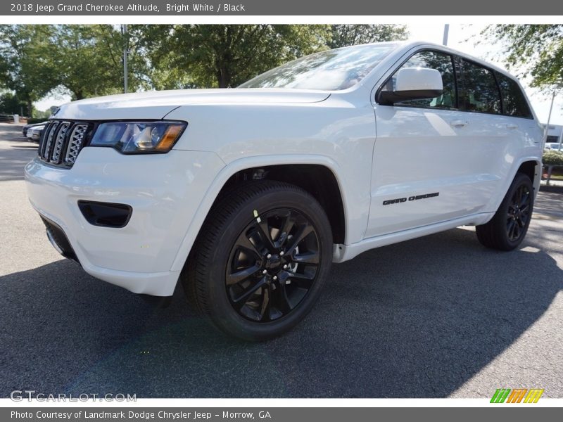 Bright White / Black 2018 Jeep Grand Cherokee Altitude