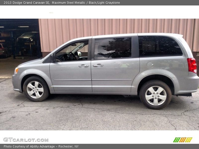 Maximum Steel Metallic / Black/Light Graystone 2013 Dodge Grand Caravan SE
