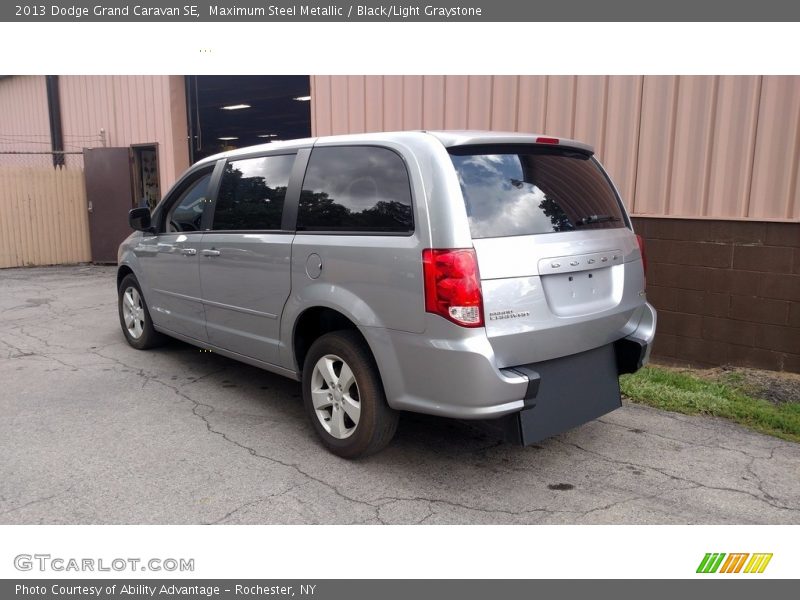Maximum Steel Metallic / Black/Light Graystone 2013 Dodge Grand Caravan SE