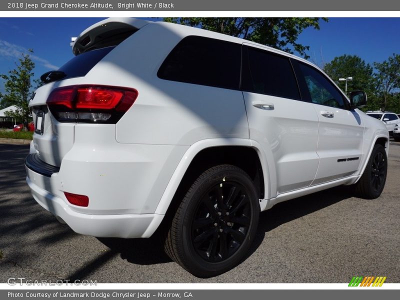 Bright White / Black 2018 Jeep Grand Cherokee Altitude