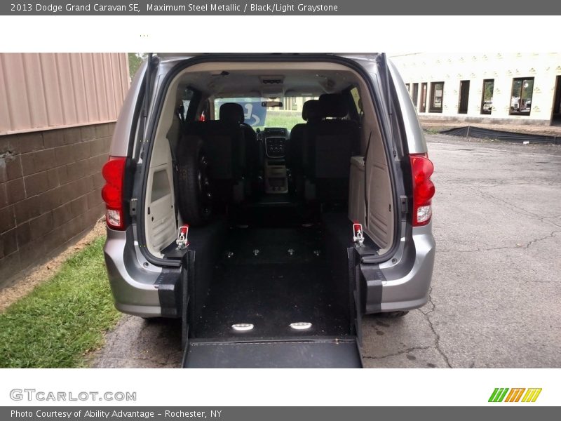 Maximum Steel Metallic / Black/Light Graystone 2013 Dodge Grand Caravan SE