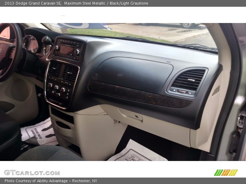 Maximum Steel Metallic / Black/Light Graystone 2013 Dodge Grand Caravan SE