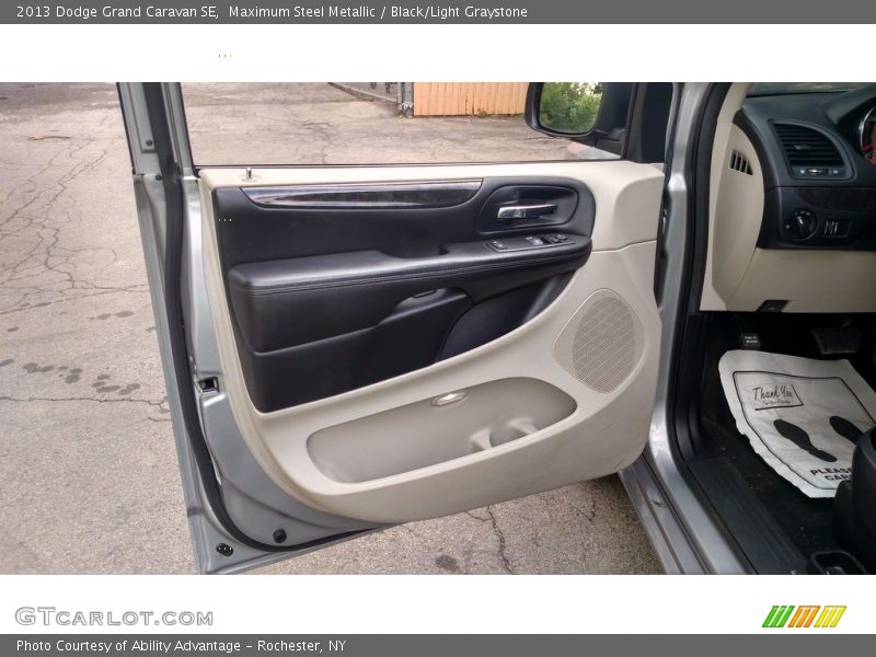 Maximum Steel Metallic / Black/Light Graystone 2013 Dodge Grand Caravan SE