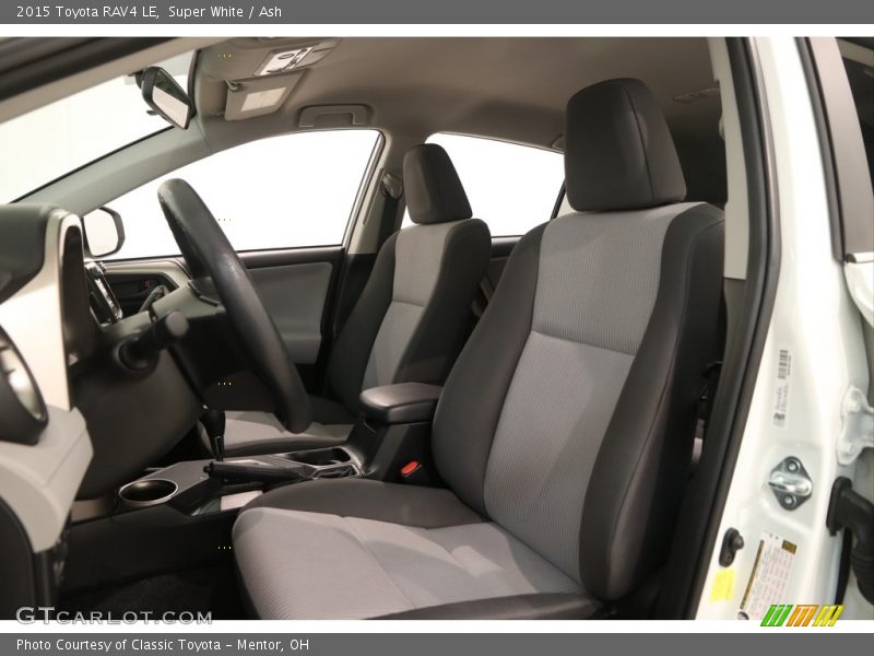 Super White / Ash 2015 Toyota RAV4 LE
