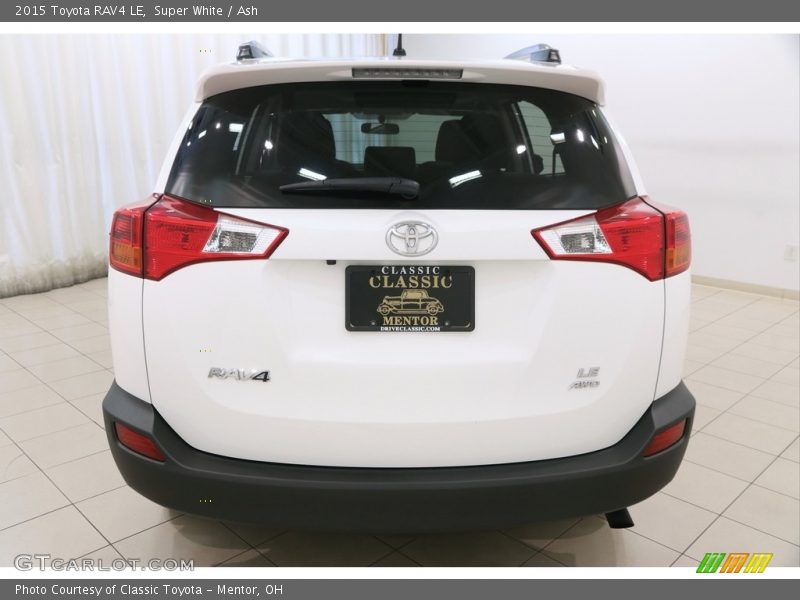 Super White / Ash 2015 Toyota RAV4 LE