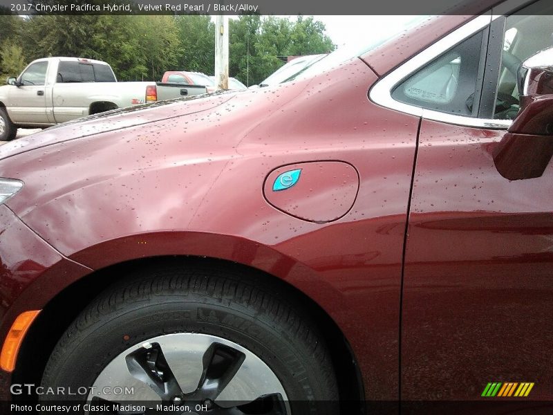 Velvet Red Pearl / Black/Alloy 2017 Chrysler Pacifica Hybrid